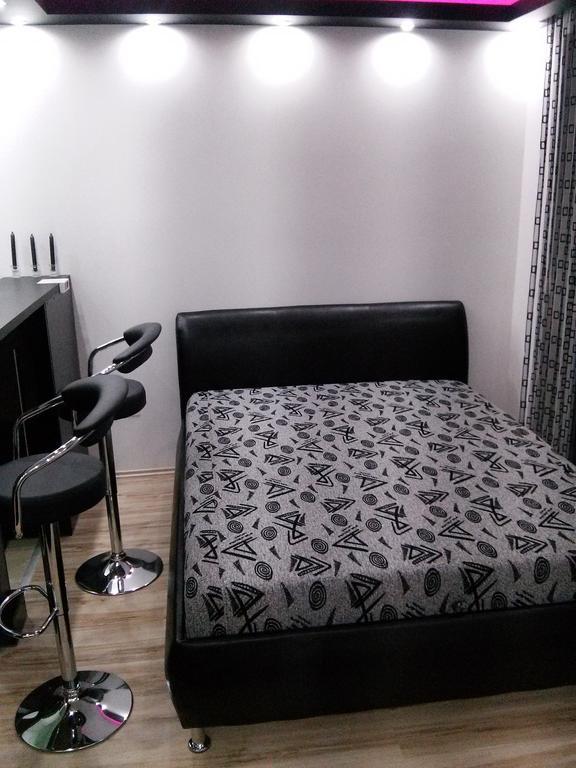 Feszek Apartman Debrecen Oda fotoğraf