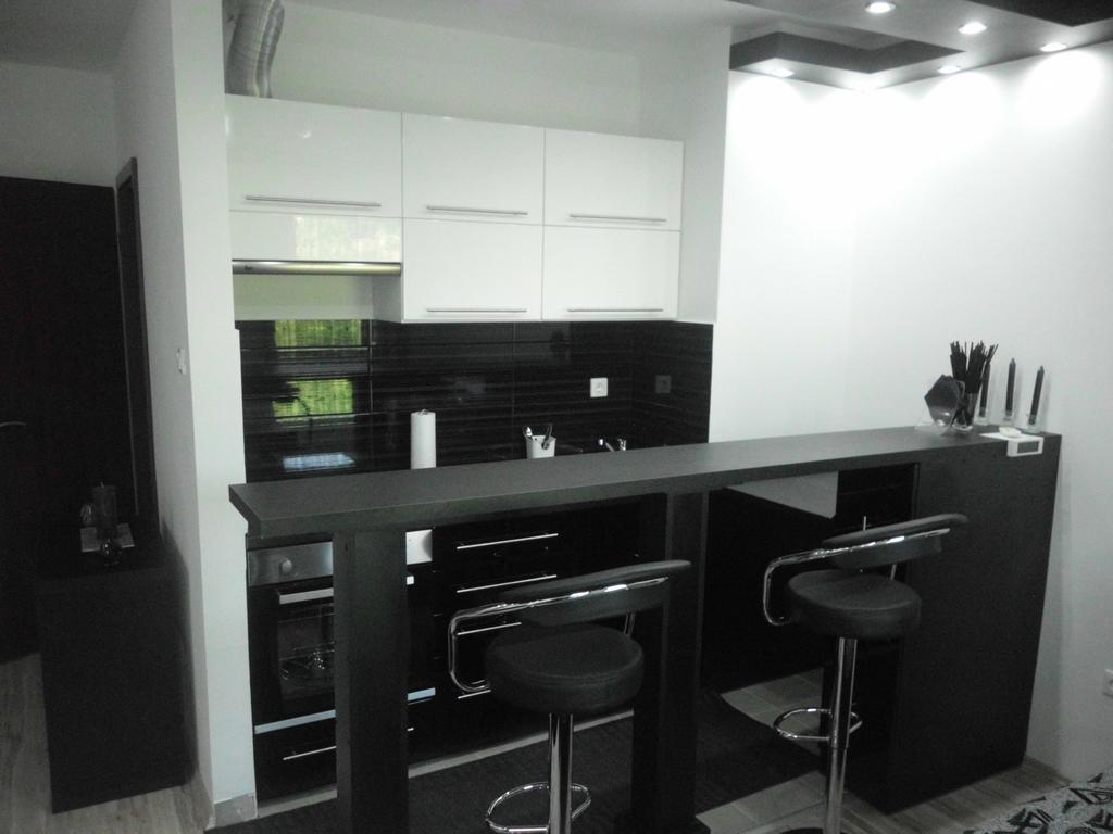 Feszek Apartman Debrecen Oda fotoğraf