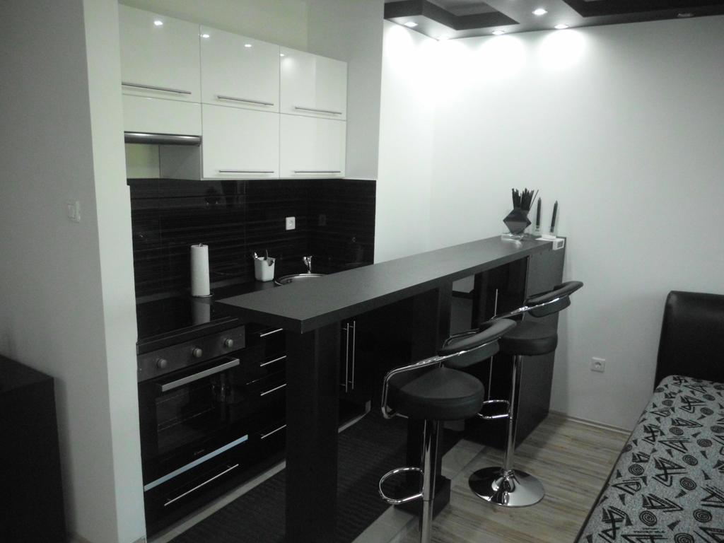 Feszek Apartman Debrecen Oda fotoğraf